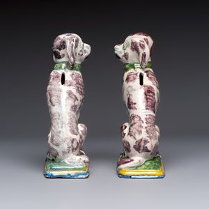 A pair of polychrome Dutch Delft money banks modelled as dogs, 18th C. — photo 5