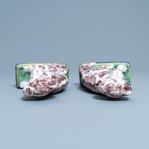 A pair of polychrome Dutch Delft money banks modelled as dogs, 18th C. — 照片 5