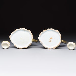 A pair of polychrome Dutch Delft monkey ewers and covers, 18th C. — 照片 7