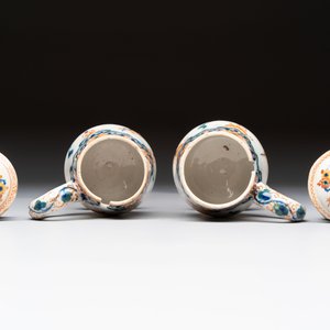 A pair of polychrome Dutch Delft mustard jars and covers, 18th C. — 照片 5