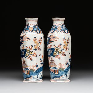 A pair of polychrome Dutch Delft octagonal chinoiserie vases, 18th C. — photo 1