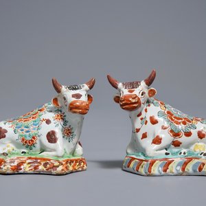 A pair of polychrome Dutch Delft petit feu cows on bases, 18th C. — photo 2