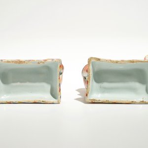 A pair of polychrome Dutch Delft petit feu cows on bases, 18th C. — 照片 7