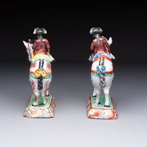 A pair of polychrome Dutch Delft petit feu models of horses with riders, 18th C. — 照片 3