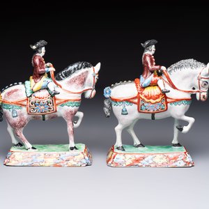 A pair of polychrome Dutch Delft petit feu models of horses with riders, 18th C. — 照片 4