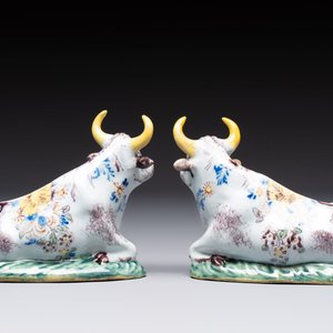 A pair of polychrome Dutch Delft reclining cows, 18th C. — photo 4