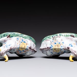 A pair of polychrome Dutch Delft reclining cows, 18th C. — photo 6