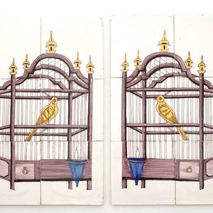 A pair of polychrome Dutch Delft tile panels with canaries in a cage, 18/19th C. — 照片 1