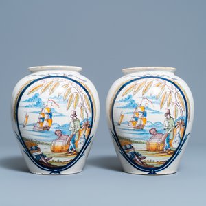 A pair of polychrome Dutch Delft tobacco jars with a merchant and a slave, late 18th C. — 照片 2