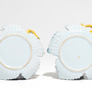 A pair of polychrome Dutch Delft tureens modelled as grapes, 18th C. — photo 6