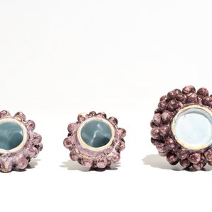 A pair of polychrome Dutch Delft tureens modelled as grapes, 18th C. — photo 8