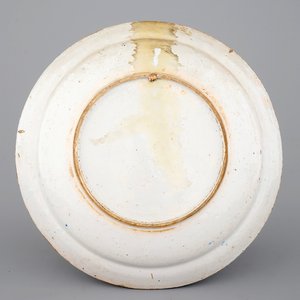 A pair of polychrome Dutch Delft vases and a dish, 18/19th C. — 照片 10