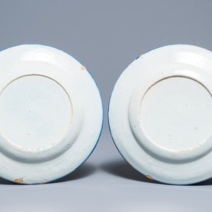 A pair of polychrome Dutch Delft yellow-ground portrait plates, 18th C. — photo 2