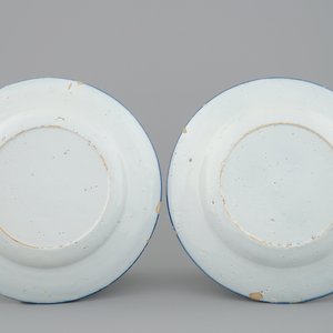 A pair of polychrome Dutch Delft yellow ground portrait plates, 18th C. — photo 2