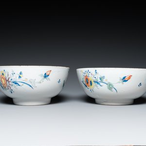 A pair of polychrome English Delftware punch bowls, probably Bristol, ca. 1740 — photo 3