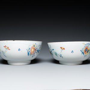 A pair of polychrome English Delftware punch bowls, probably Bristol, ca. 1740 — photo 4