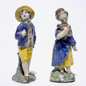 A pair of polychrome French faience figures of a young couple, North of France, late 18th C. — photo 2