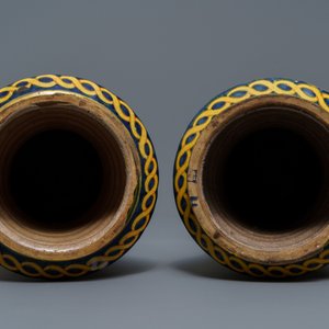 A pair of polychrome Italian maiolica albarelli, Palermo, Lazzaro workshop, ca. 1600 — photo 6