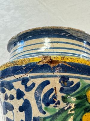 A pair of polychrome Italian maiolica armorial albarelli, Trapani, ca. 1600 — 照片 26