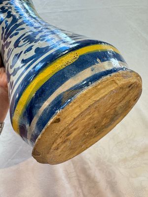 A pair of polychrome Italian maiolica armorial albarelli, Trapani, ca. 1600 — 照片 35