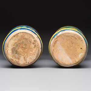 A pair of polychrome Italian maiolica armorial albarelli, Trapani, ca. 1600 — 照片 7