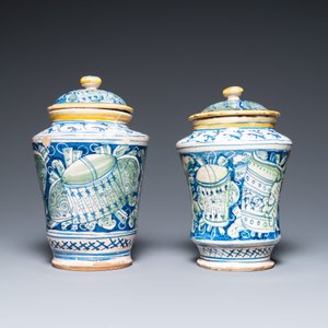A pair of polychrome Italian maiolica covered albarelli with 'a trofei' design, Casteldurante, dated 1576 — photo 3