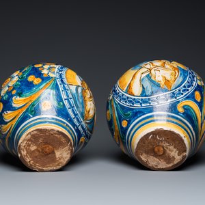 A pair of polychrome Italian maiolica drug jars in Venetian style, Southern Italy, late 16th C. — photo 6