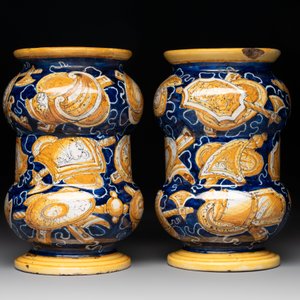 A pair of polychrome Italian maiolica 'Venus' albarelli, 19th C. — 照片 3
