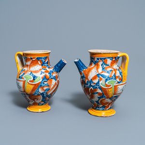 A pair of polychrome Italian maiolica wet drug jars, Casteldurante, 16th C. — photo 1