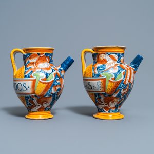 A pair of polychrome Italian maiolica wet drug jars, Casteldurante, 16th C. — photo 5