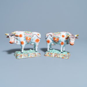 A pair of polychrome petit feu and gilded Dutch Delft models of cows, 1st half 18th C. — 照片 2