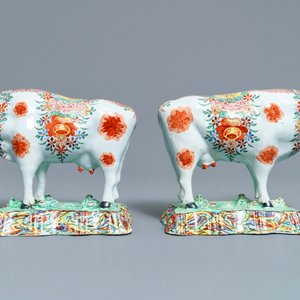A pair of polychrome petit feu and gilded Dutch Delft models of cows, 1st half 18th C. — 照片 4