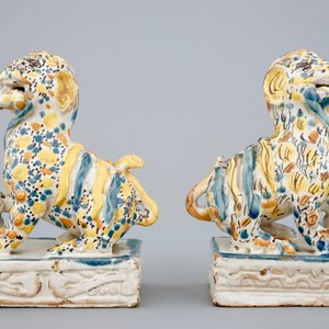 A pair of polychrome Spanish Talavera pottery lions, 18th C. — 照片 2