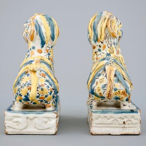 A pair of polychrome Spanish Talavera pottery lions, 18th C. — 照片 5