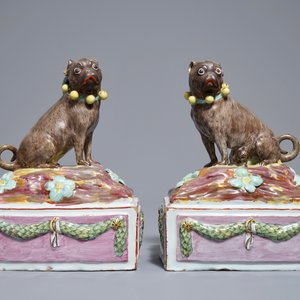 A pair of polychrome Tournai faience pugs, 18th C. — 照片 2