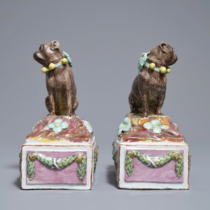 A pair of polychrome Tournai faience pugs, 18th C. — 照片 3