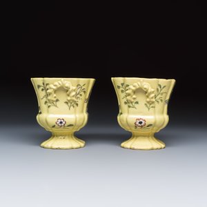 A pair of polychrome yellow-ground Dutch Delft jardinières with floral design — photo 4