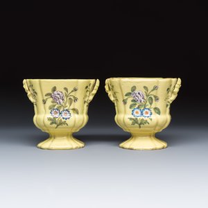 A pair of polychrome yellow-ground Dutch Delft jardinières with floral design — photo 5