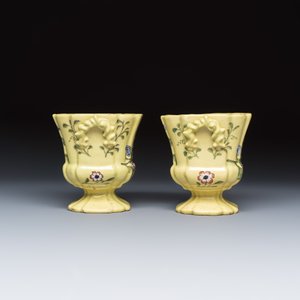 A pair of polychrome yellow-ground Dutch Delft jardinières with floral design — photo 6