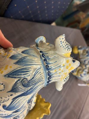 A pair of Portuguese polychrome faience sculptures of lions, 17/18th C. — 照片 6