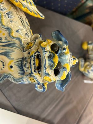 A pair of Portuguese polychrome faience sculptures of lions, 17/18th C. — 照片 7
