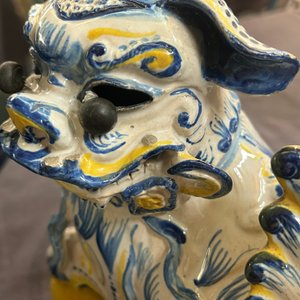 A pair of Portuguese polychrome faience sculptures of lions, 17/18th C. — 照片 12
