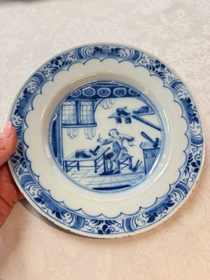 A pair of rare blue and white Dutch Delft 'Shoemaker' plates, 18th C. — photo 13