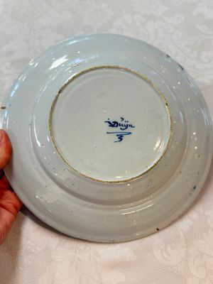 A pair of rare blue and white Dutch Delft 'Shoemaker' plates, 18th C. — photo 19
