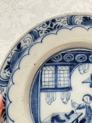 A pair of rare blue and white Dutch Delft 'Shoemaker' plates, 18th C. — photo 3