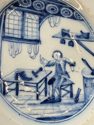 A pair of rare blue and white Dutch Delft 'Shoemaker' plates, 18th C. — photo 6
