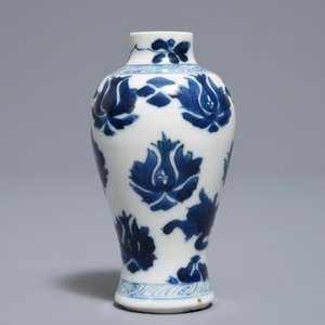 A pair of rare Chinese blue and white miniature vases with pseudo-Delft mark, Kangxi — photo 11