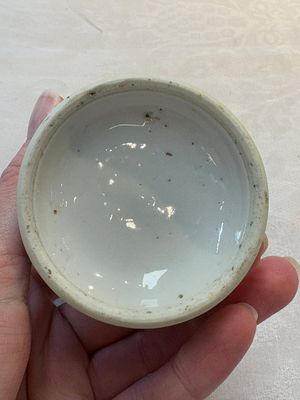 A pair of rare Chinese blue and white sanders with antiquities and floral design, Kangxi — 照片 14
