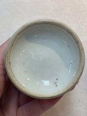 A pair of rare Chinese blue and white sanders with antiquities and floral design, Kangxi — 照片 8