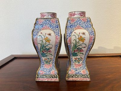 A pair of rare Chinese Canton enamel 'double eagle' vases, Yongzheng — photo 4